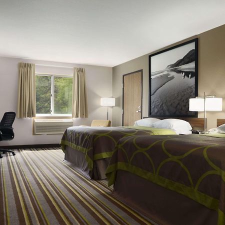 Hotel Super 8 By Wyndham Manistee Zewnętrze zdjęcie