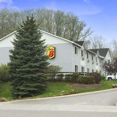 Hotel Super 8 By Wyndham Manistee Zewnętrze zdjęcie