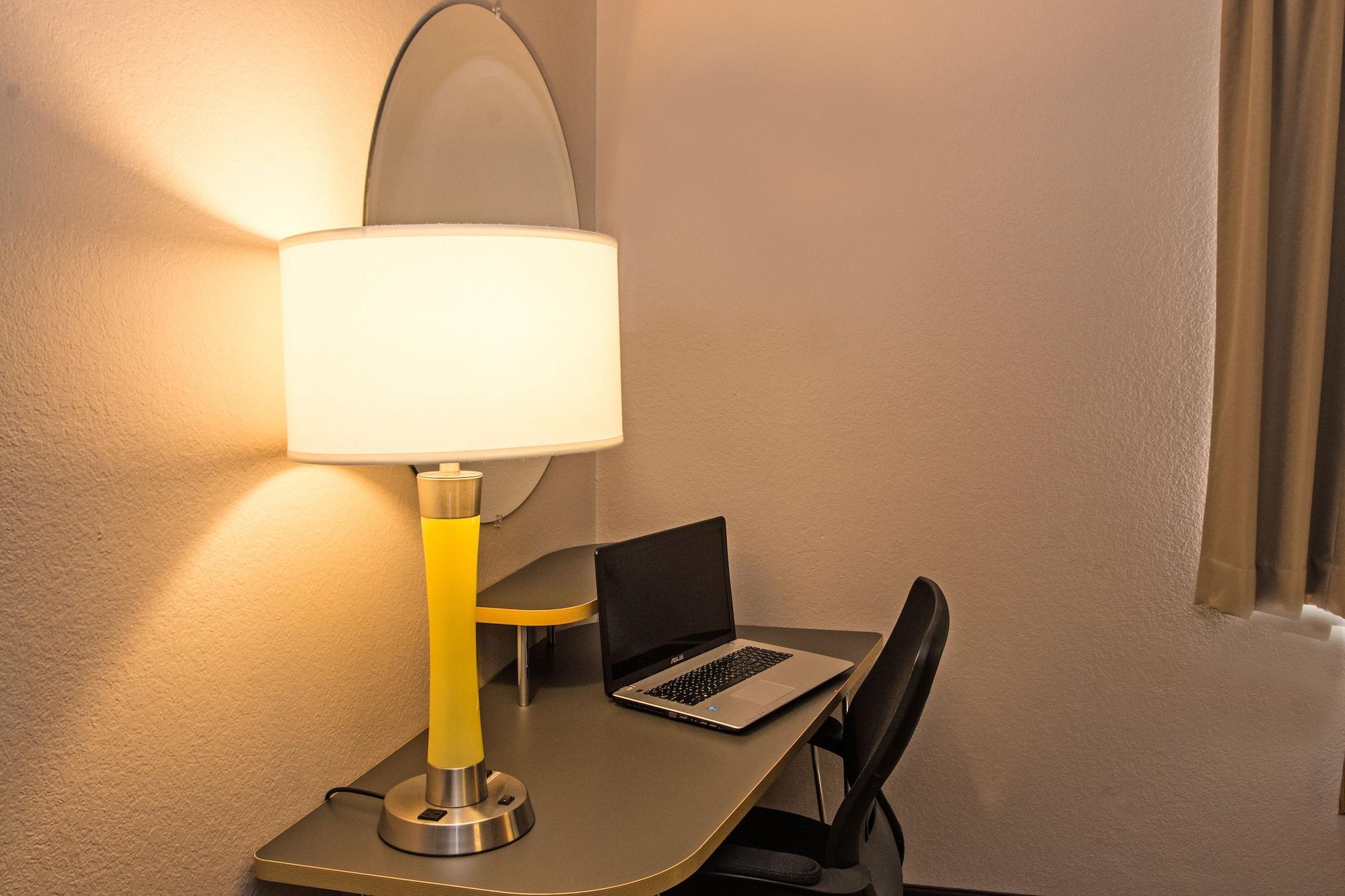 Hotel Super 8 By Wyndham Manistee Zewnętrze zdjęcie