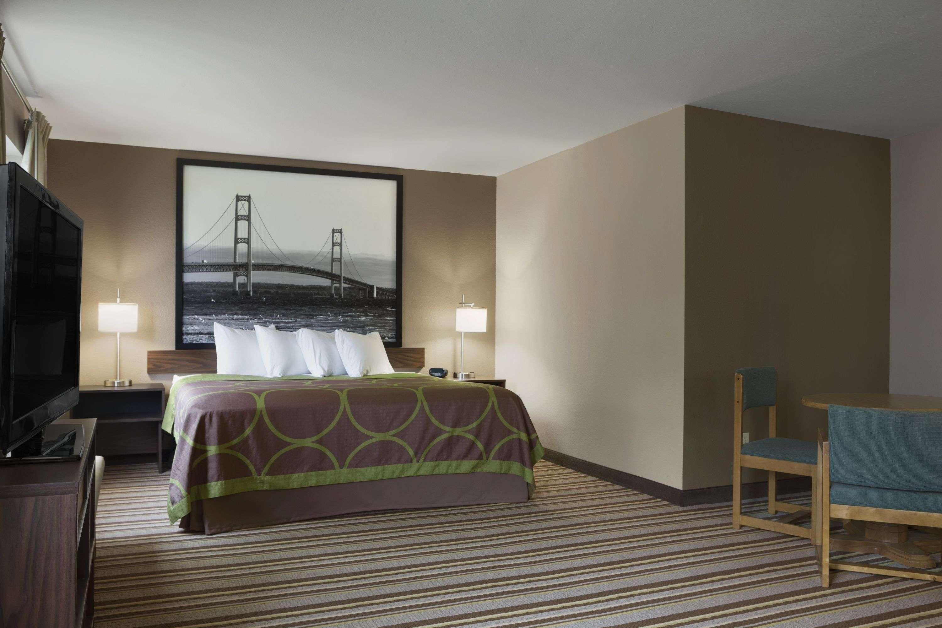 Hotel Super 8 By Wyndham Manistee Zewnętrze zdjęcie