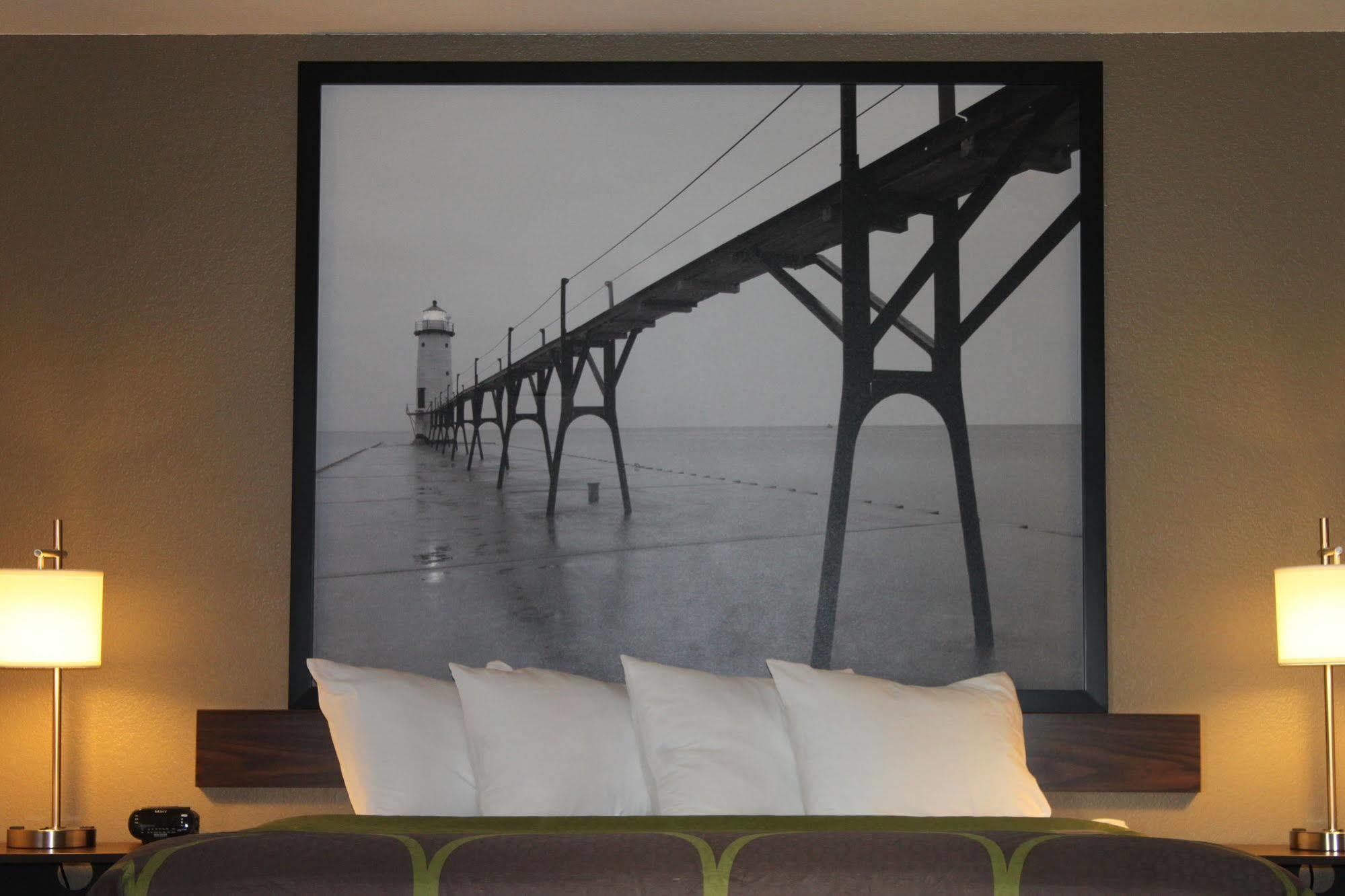 Hotel Super 8 By Wyndham Manistee Zewnętrze zdjęcie