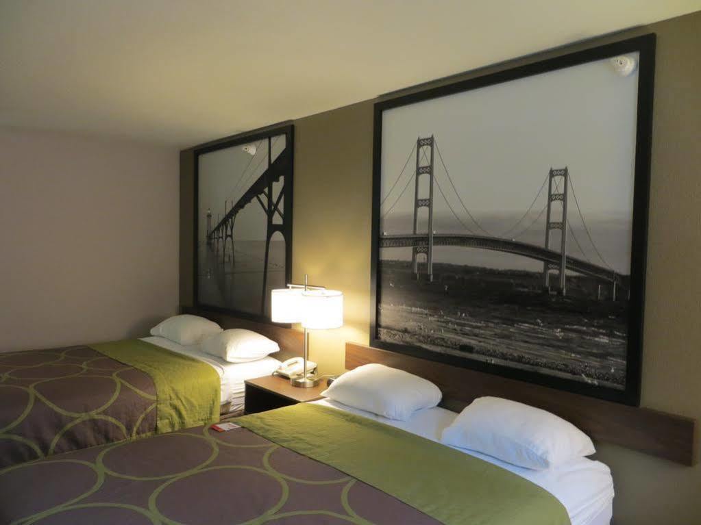 Hotel Super 8 By Wyndham Manistee Zewnętrze zdjęcie